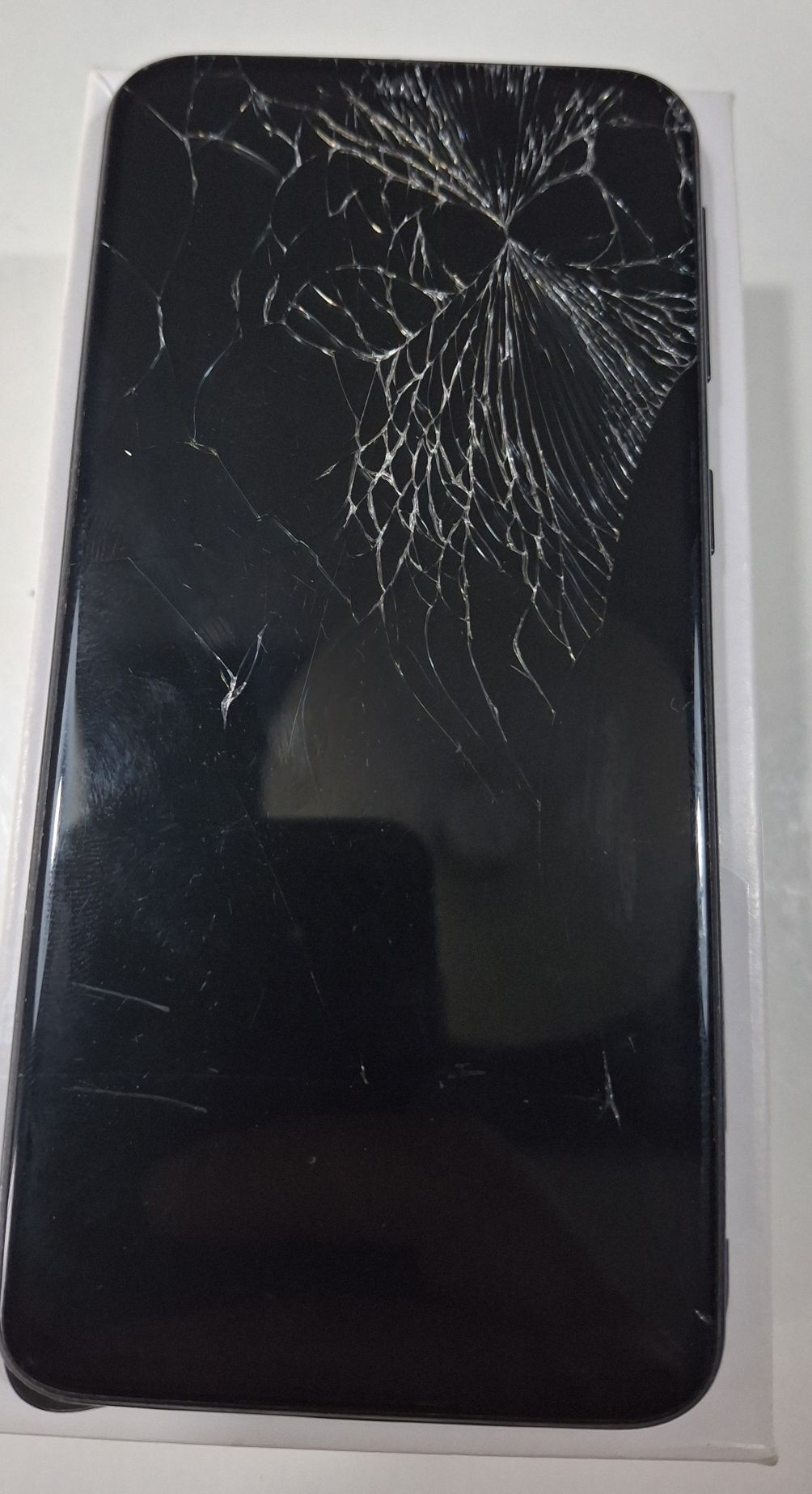Samsung A40 4/64, zbita szybka, sprawny