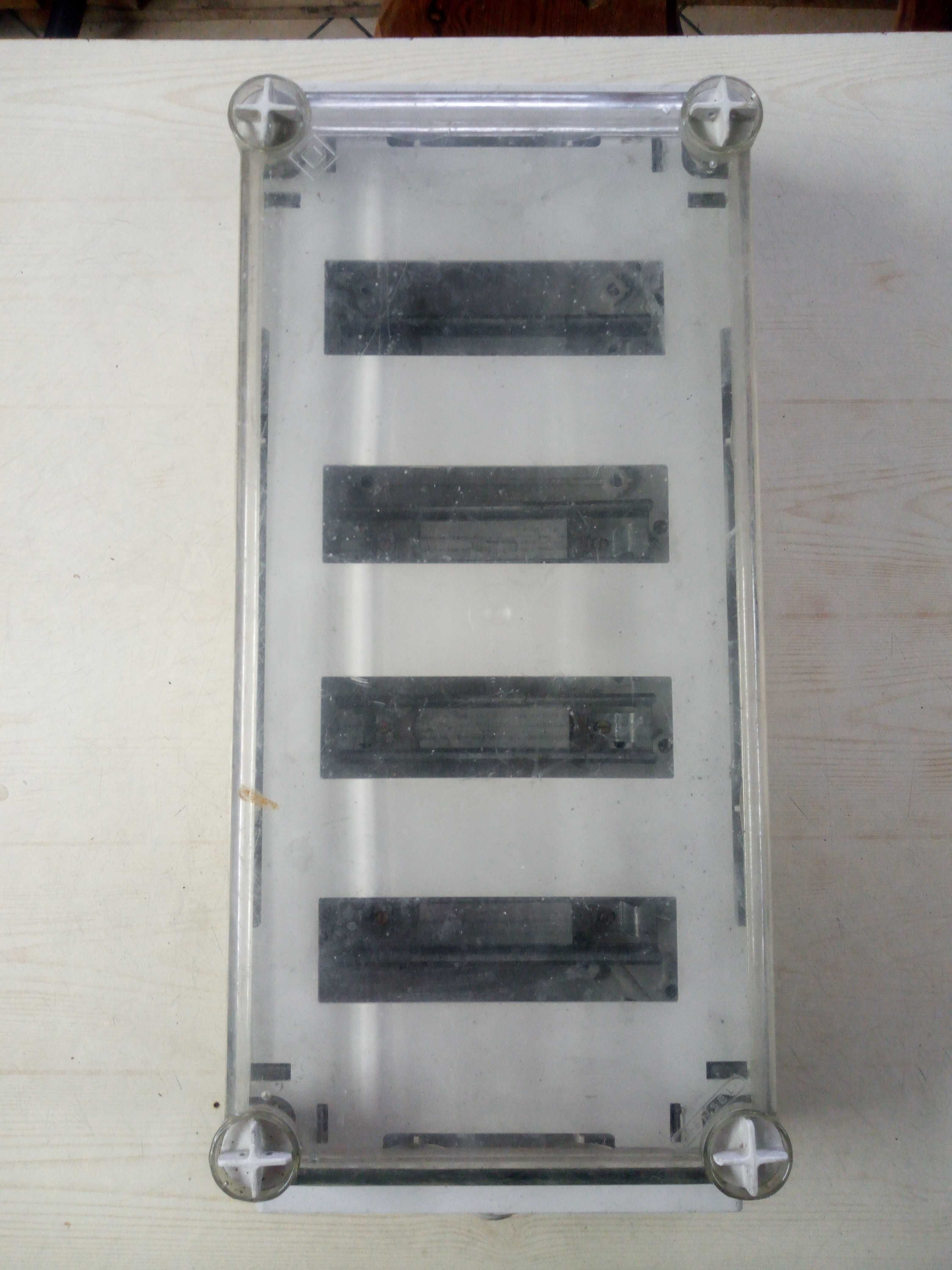 HENSEL Rozdzielnica podtynkowa 36 modłów. 4x9