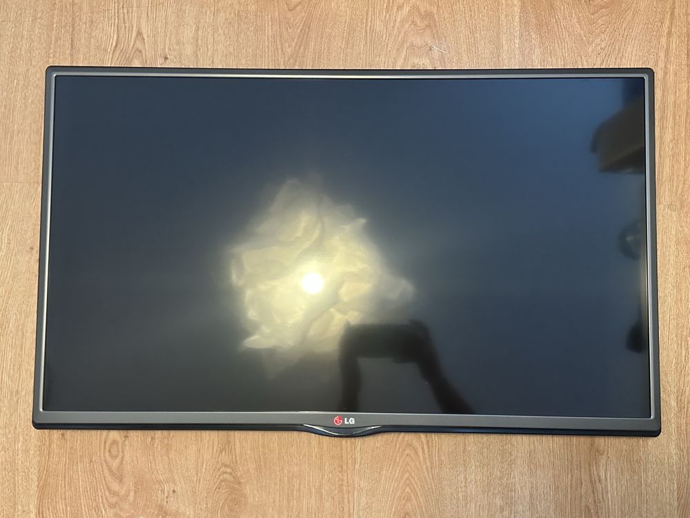 Telewizor LG 32” + uchwyt + dekoder