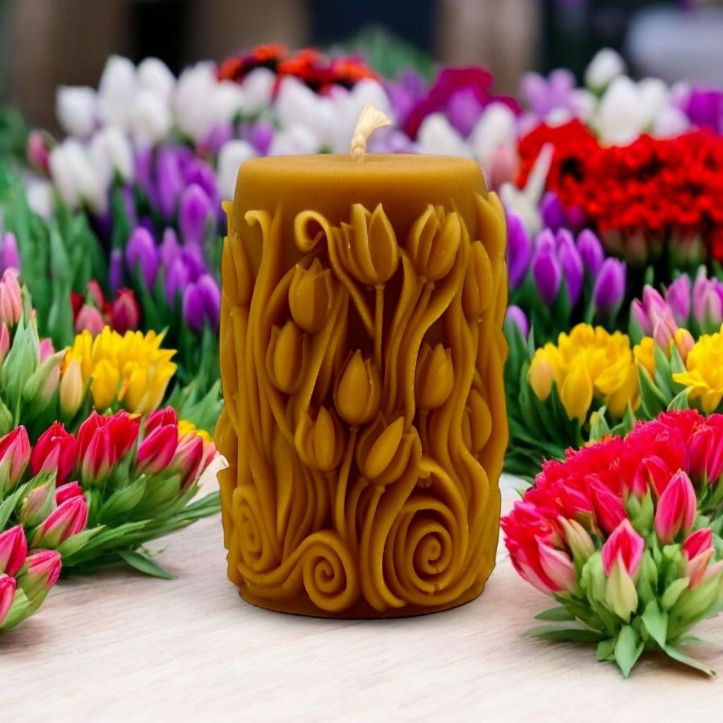 Świeca z naturalnego wosku pszczelego Tulipany Zielony Świecownik