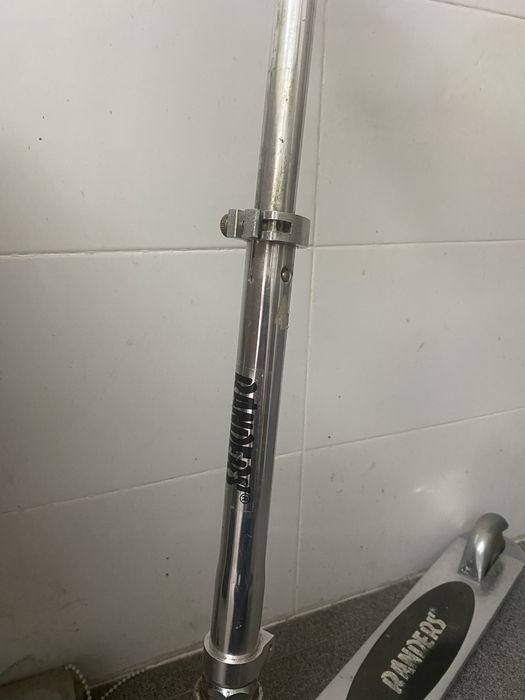 Trotinete da marca Randers, com marcas de uso mas 100% funcional.