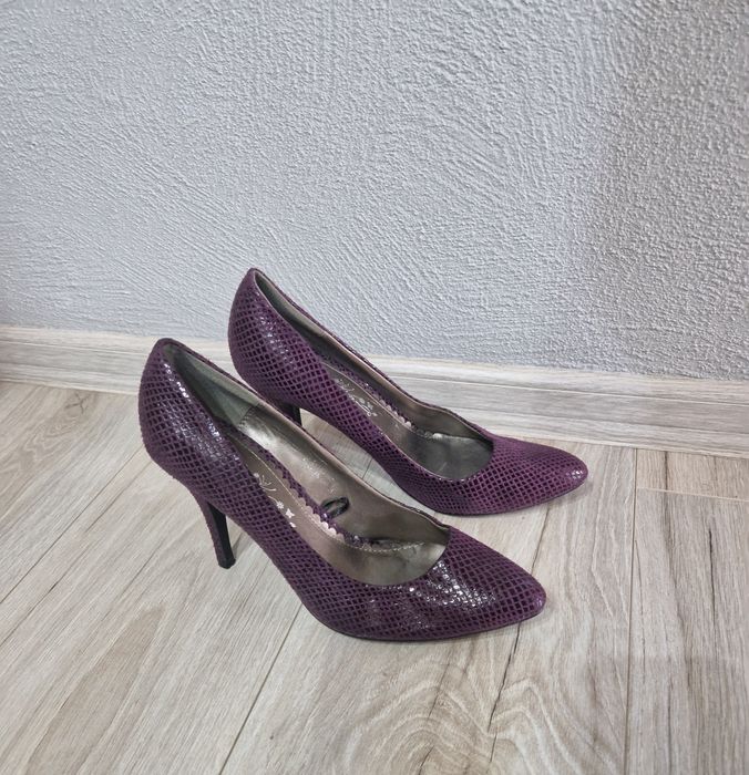 Buty na obcasie śliwkowe rozmiar 39