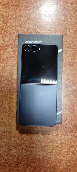Samsung Galaxy Z Flip 7 JetBlack 12/256