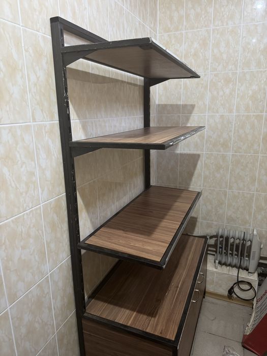 Стелаж з поличками