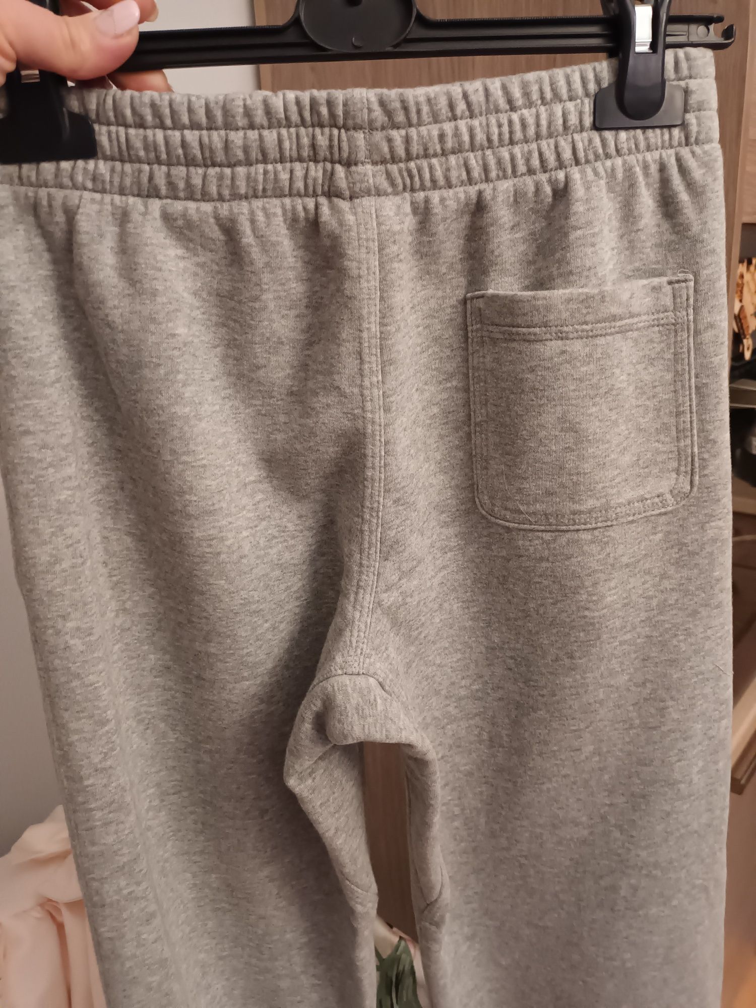 Nike/spodnie dresowe/137/147