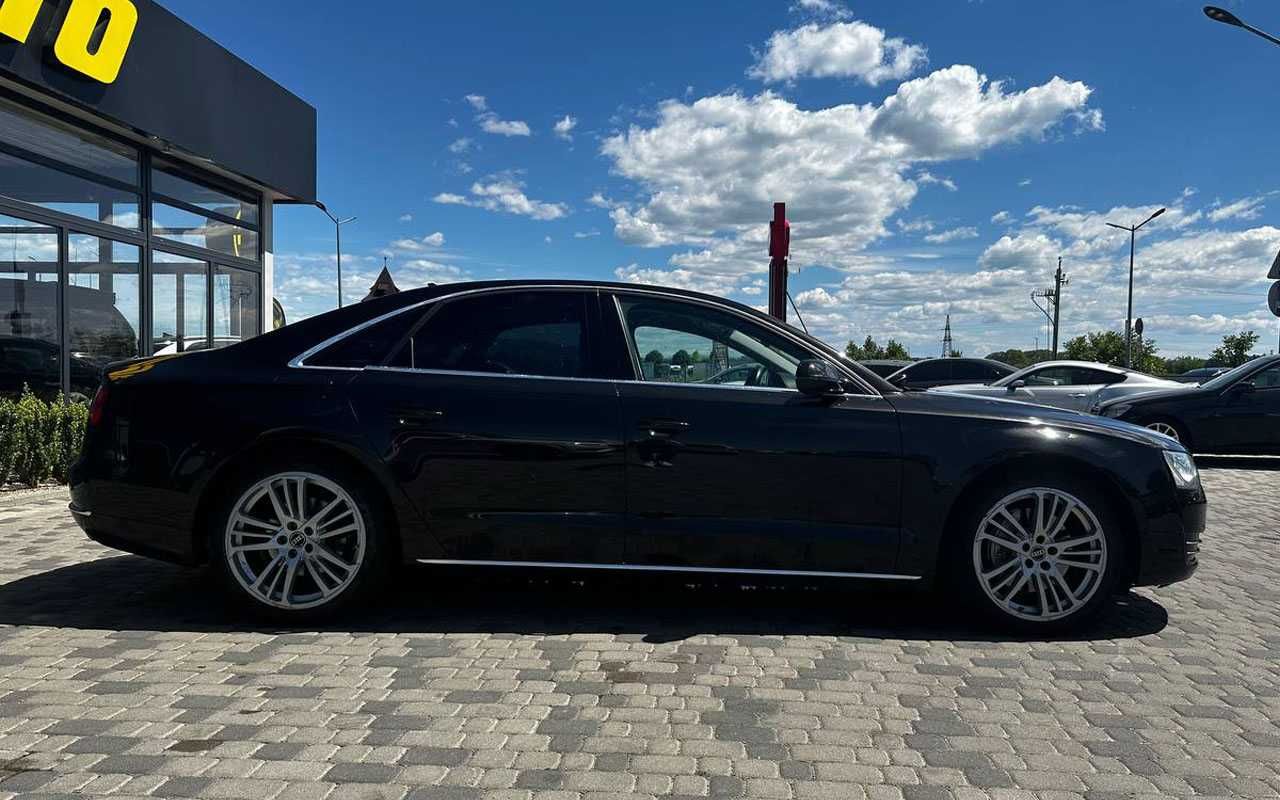 Audi A8 2012 року