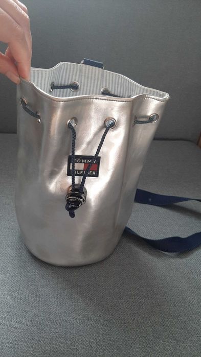 Torebka worek Tommy Hilfiger srebrna szara