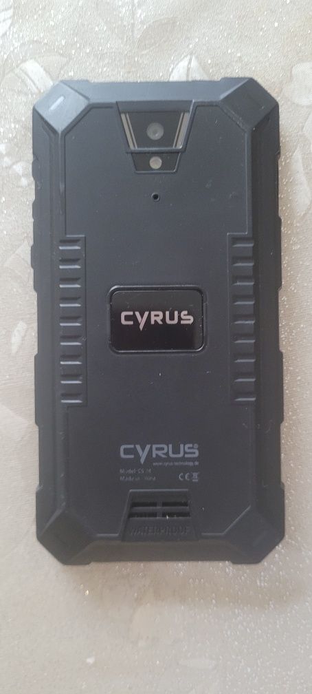 Смартфон Cyrus CS24, водо-пило захисний