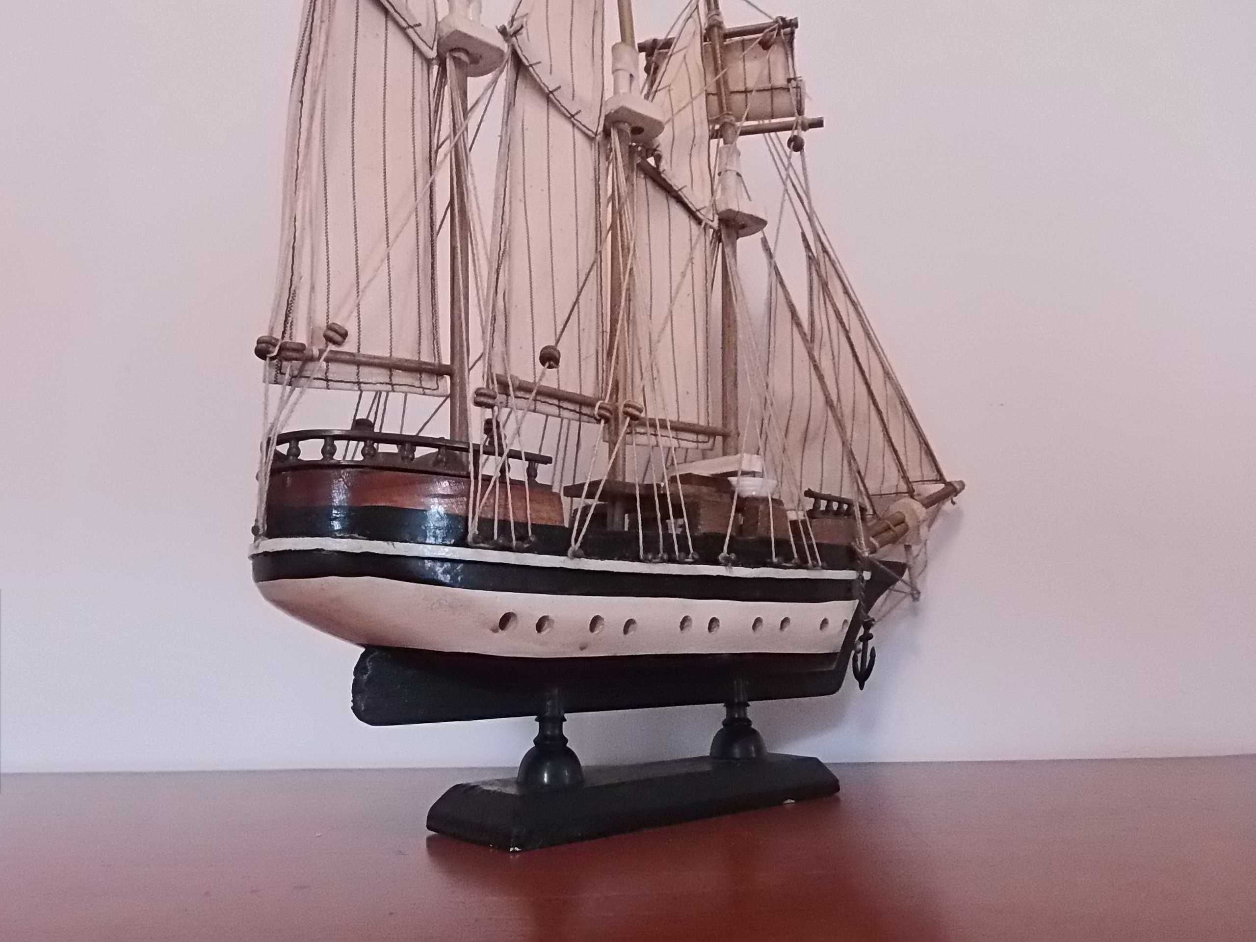 Barcos em madeira