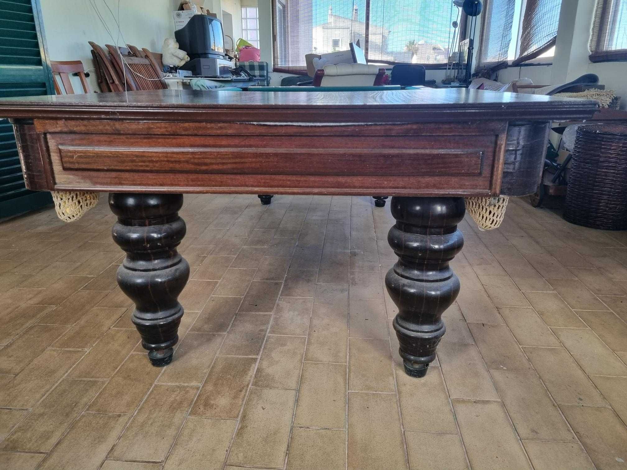 Mesa Bilhar com tampo e taqueira