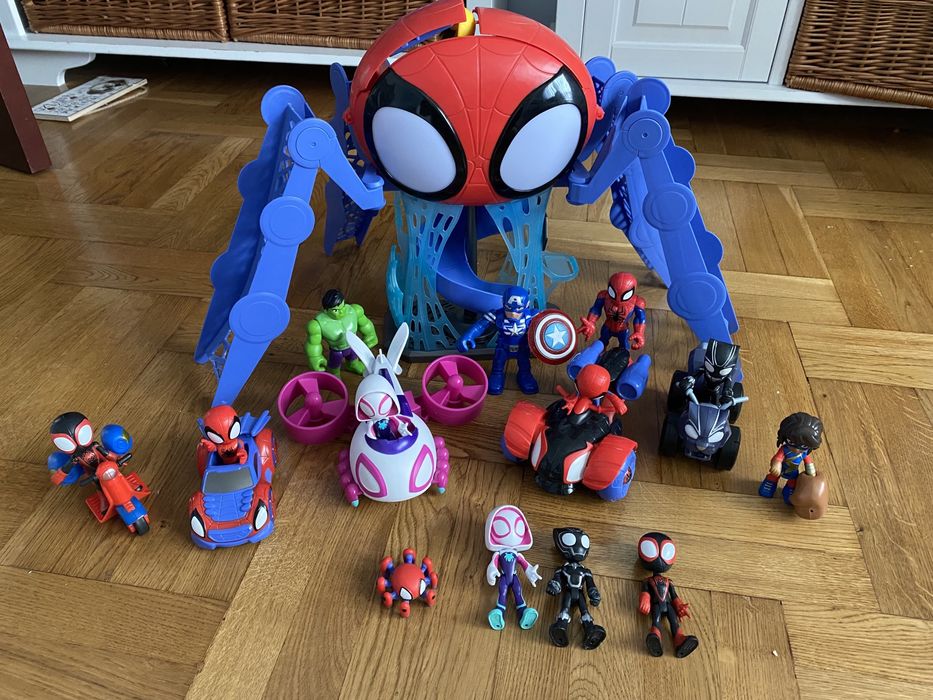 Baza spiderman z figurkami