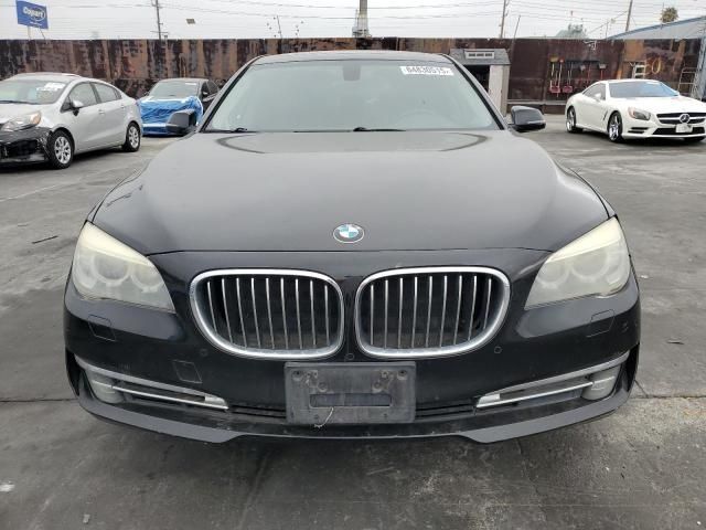 Розбирається BMW 740LI