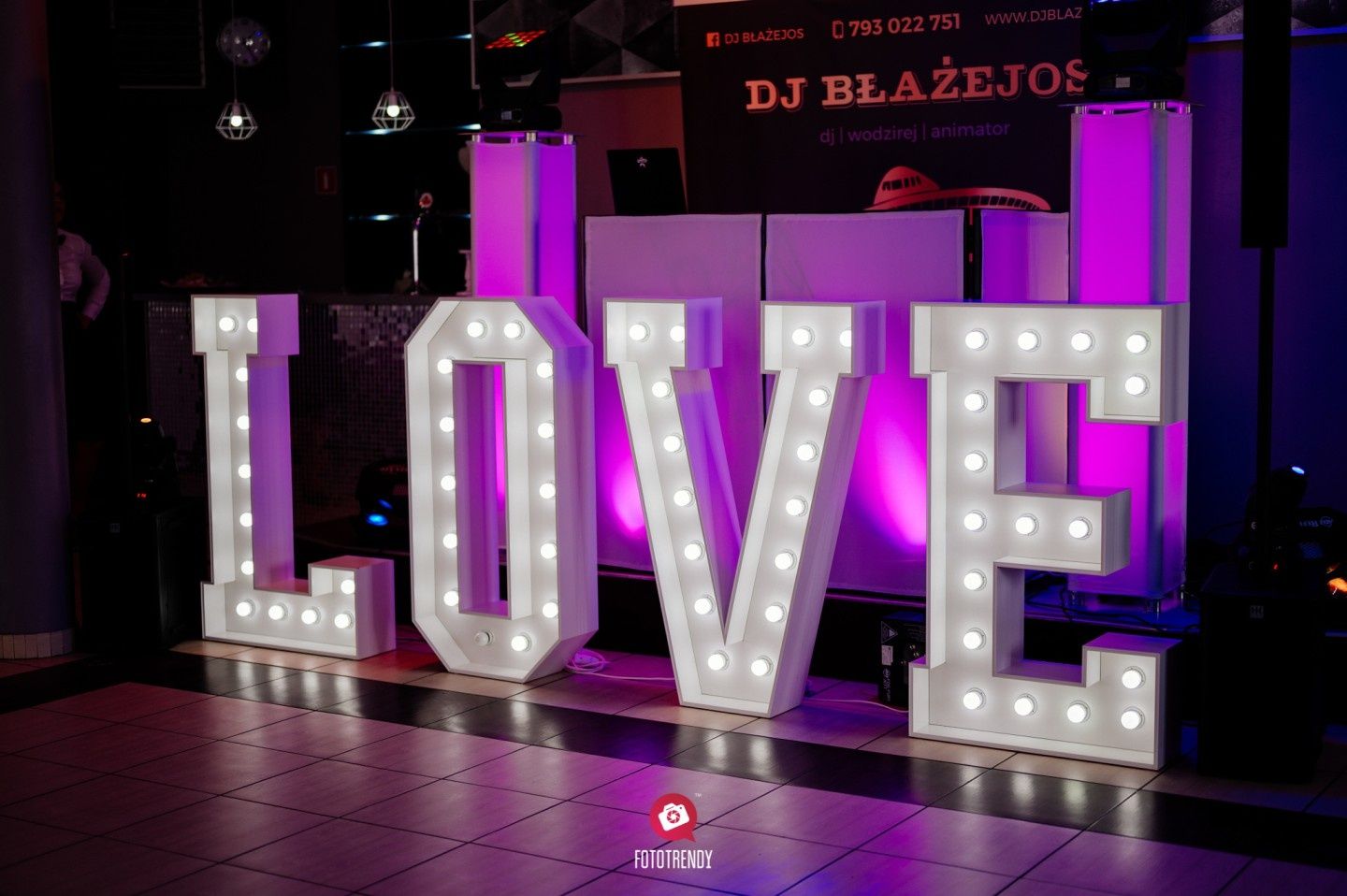Fotobudka  Napis LOVE zjeżdżalnia Dmuchana zamek  BUS 9 dmuchaniec