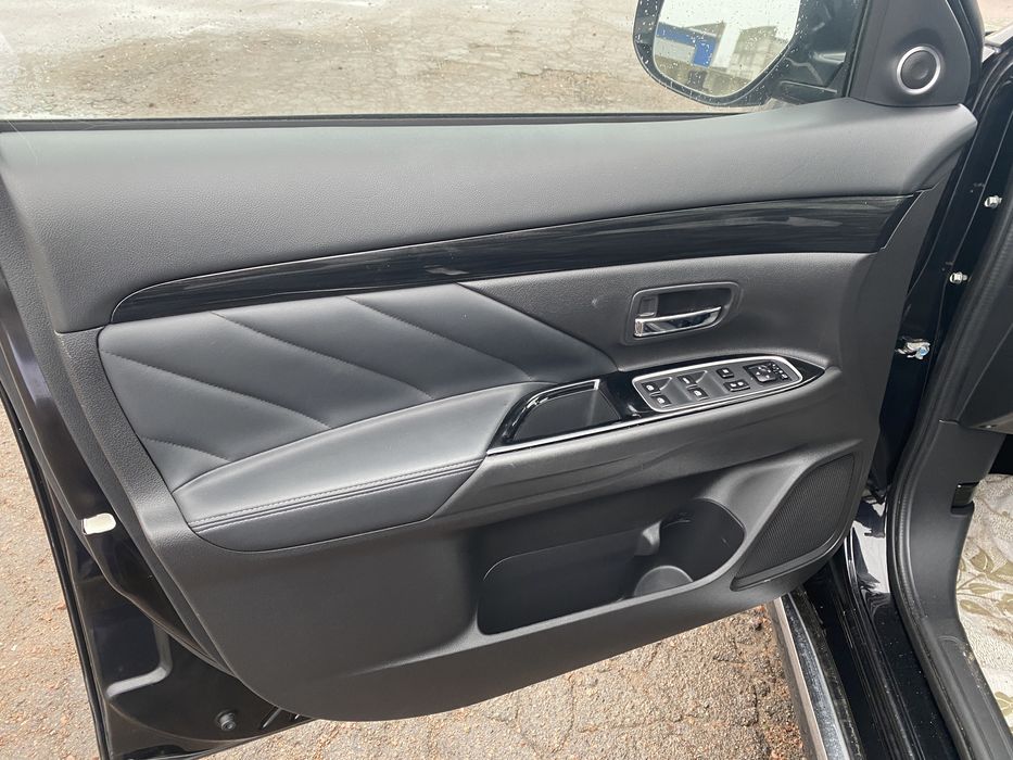 Плагін гібрід mitsubishi outlander phev