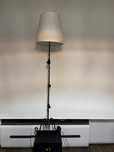 Lampa stojąca metalowa