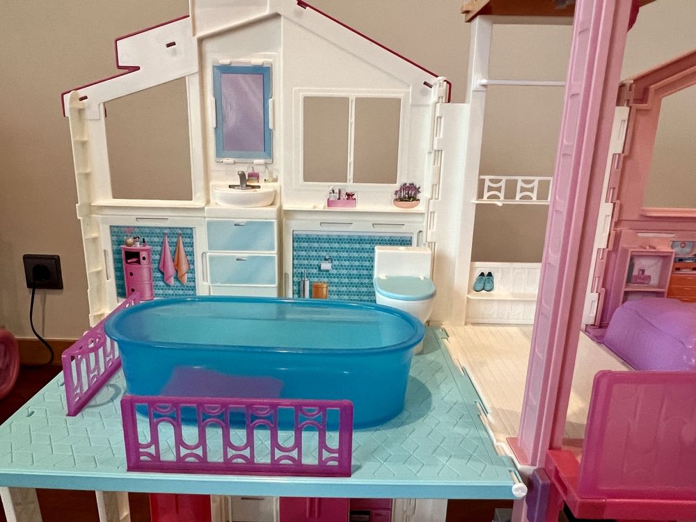 Conjunto de casa e estúdio da barbie equipadas