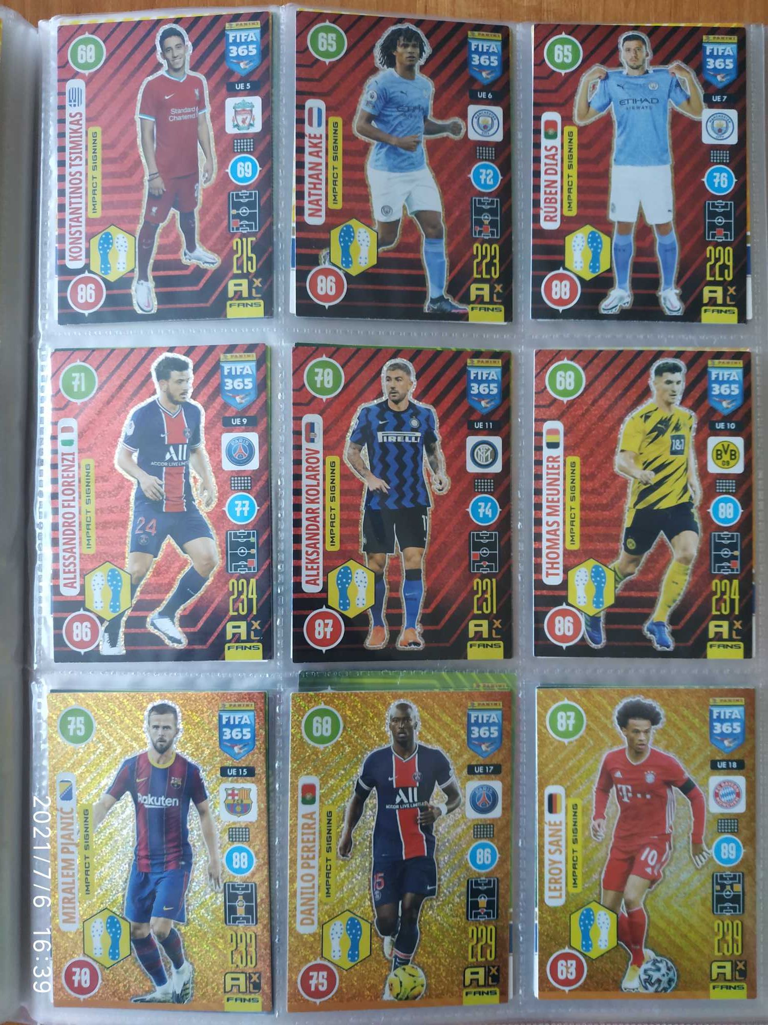 Karty Panini FIFA 365 Update Edition 2021 - 72 karty plus puszka kula