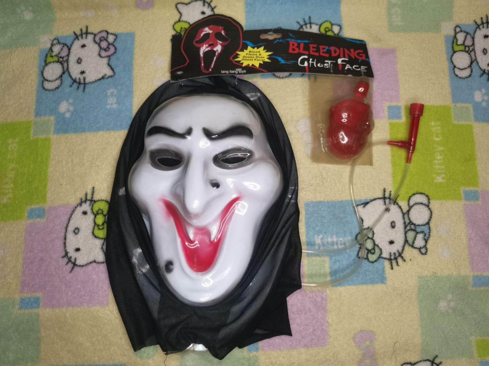 Пластиковая Карнавальная маска Бабы Яги с сердцем с кровью хэллоуин