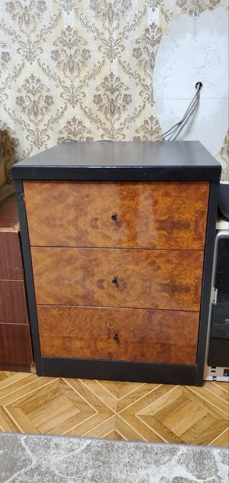 Тумбочка полированная cтол Италия