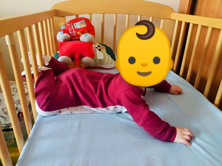 Łóżeczko jak nowe  wraz z materiałem i ochraniaczem