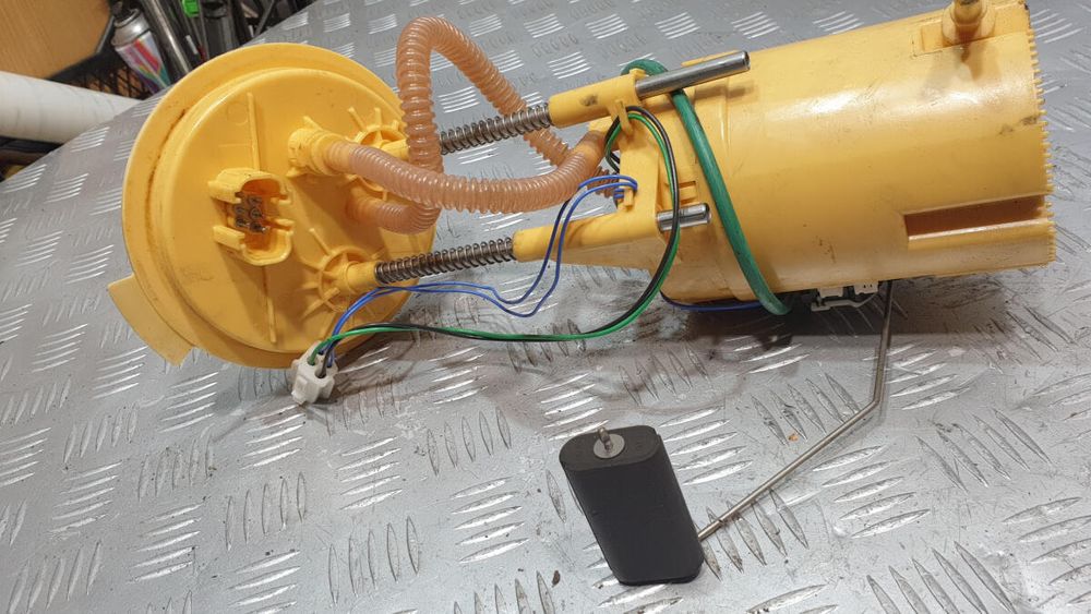 ТОПЛИВНЫЙ НАСОС ДИЗЕЛЬ BMW X3 F25 7216526 разборка