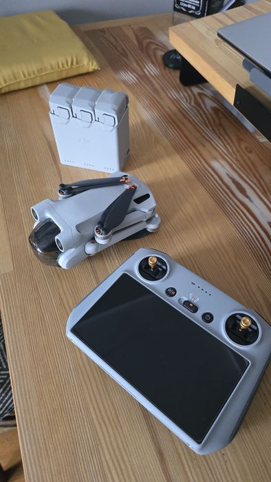 Dron DJI Mini 3 Fly More Combo (DJI RC)
