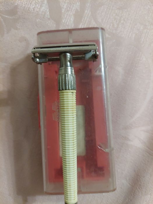 Maszynka na zyletki.