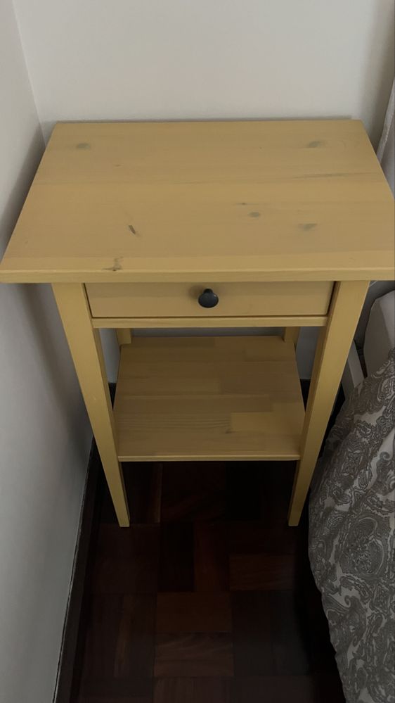 Mesinha de apoio ou cabeceira Hemnes IKEA