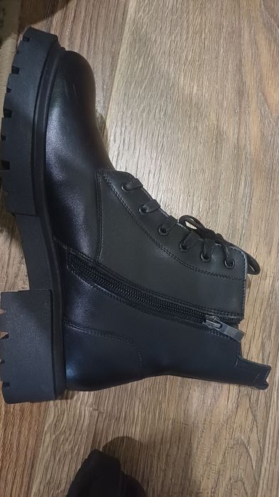 Жіночі черевички 39 розмір — натуральна шкіра, чорні, демісезон