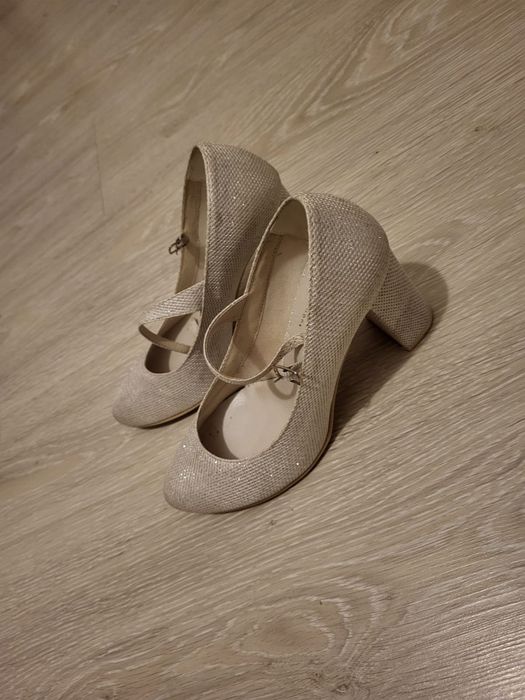 Sprzedam buty do sukni ślubnej o rozmiarze 37