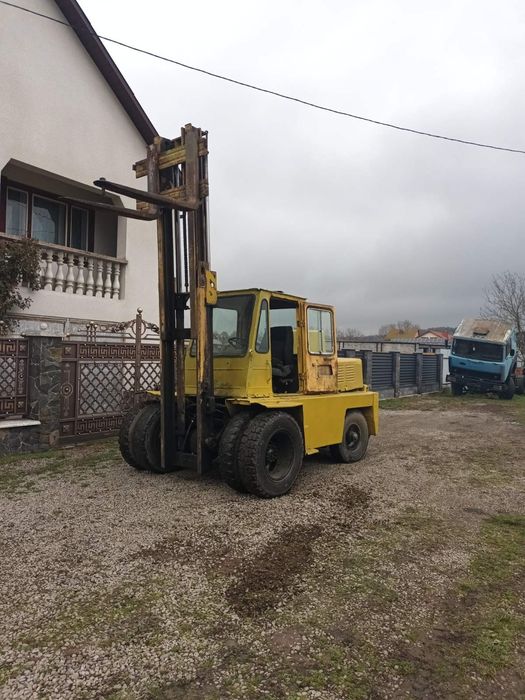 Продам  Львівський  навантажувач 5т (Львівський  навантажувач)
