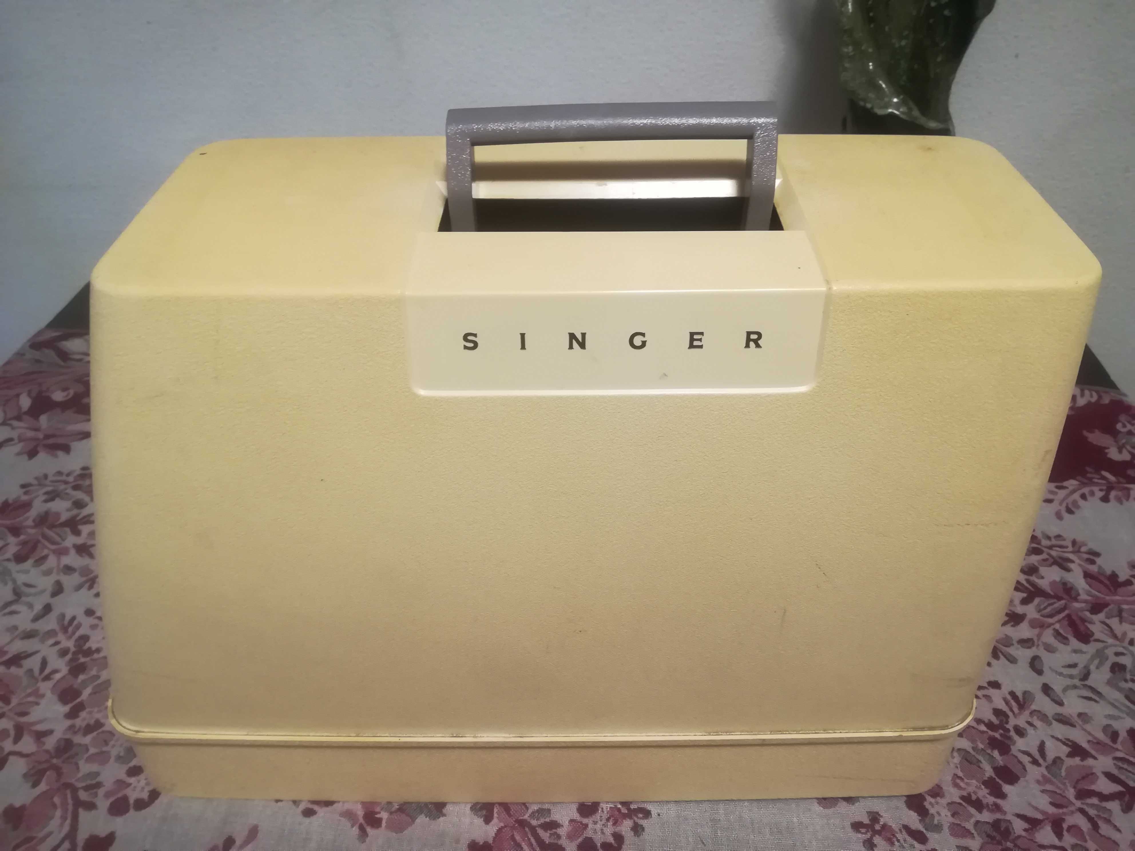 Vendo máquina de costura marca Singer