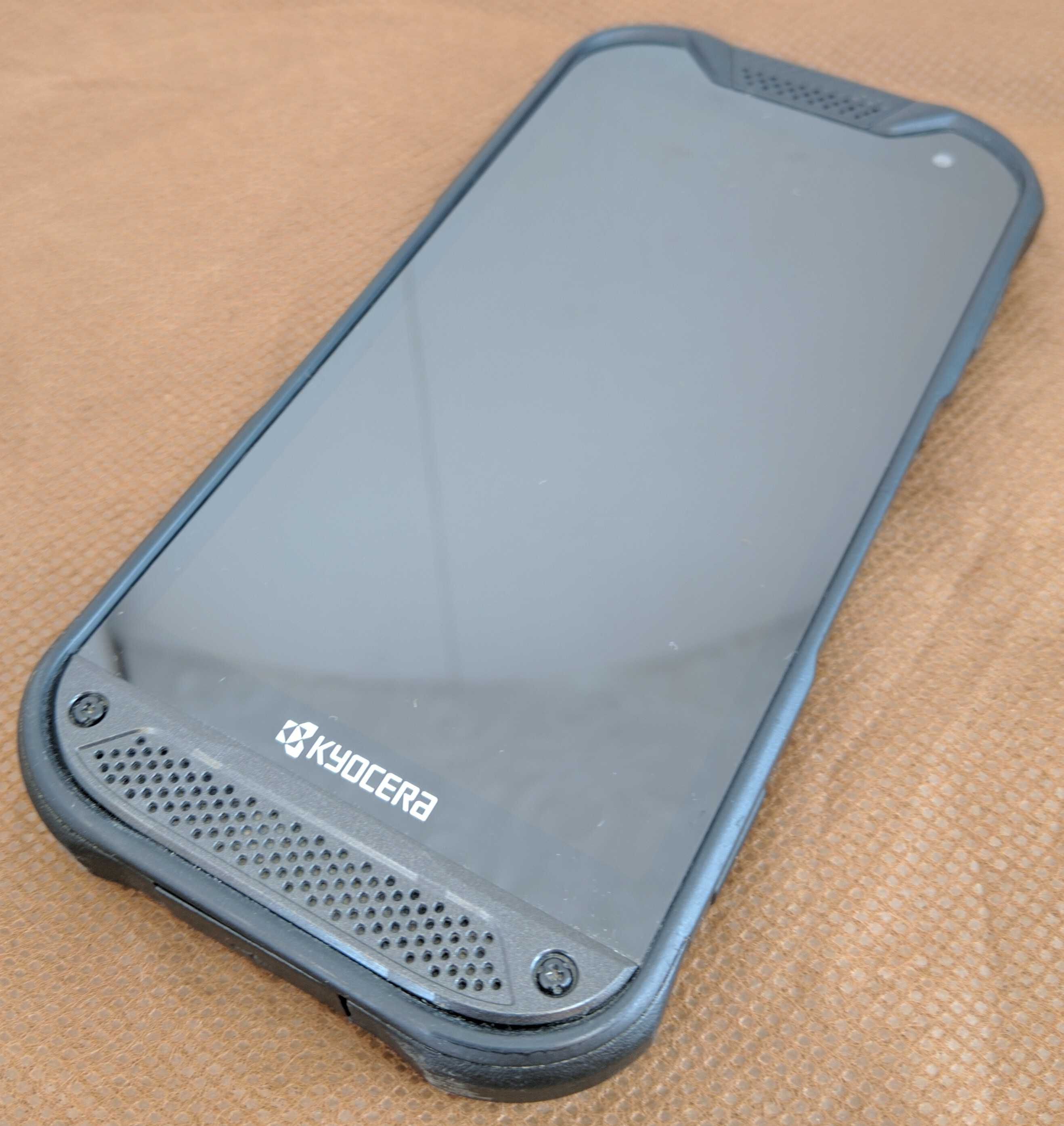 Японский Kyocera Duraforce PRO 2,  E6910 (4/64), оригинал, без ремонта