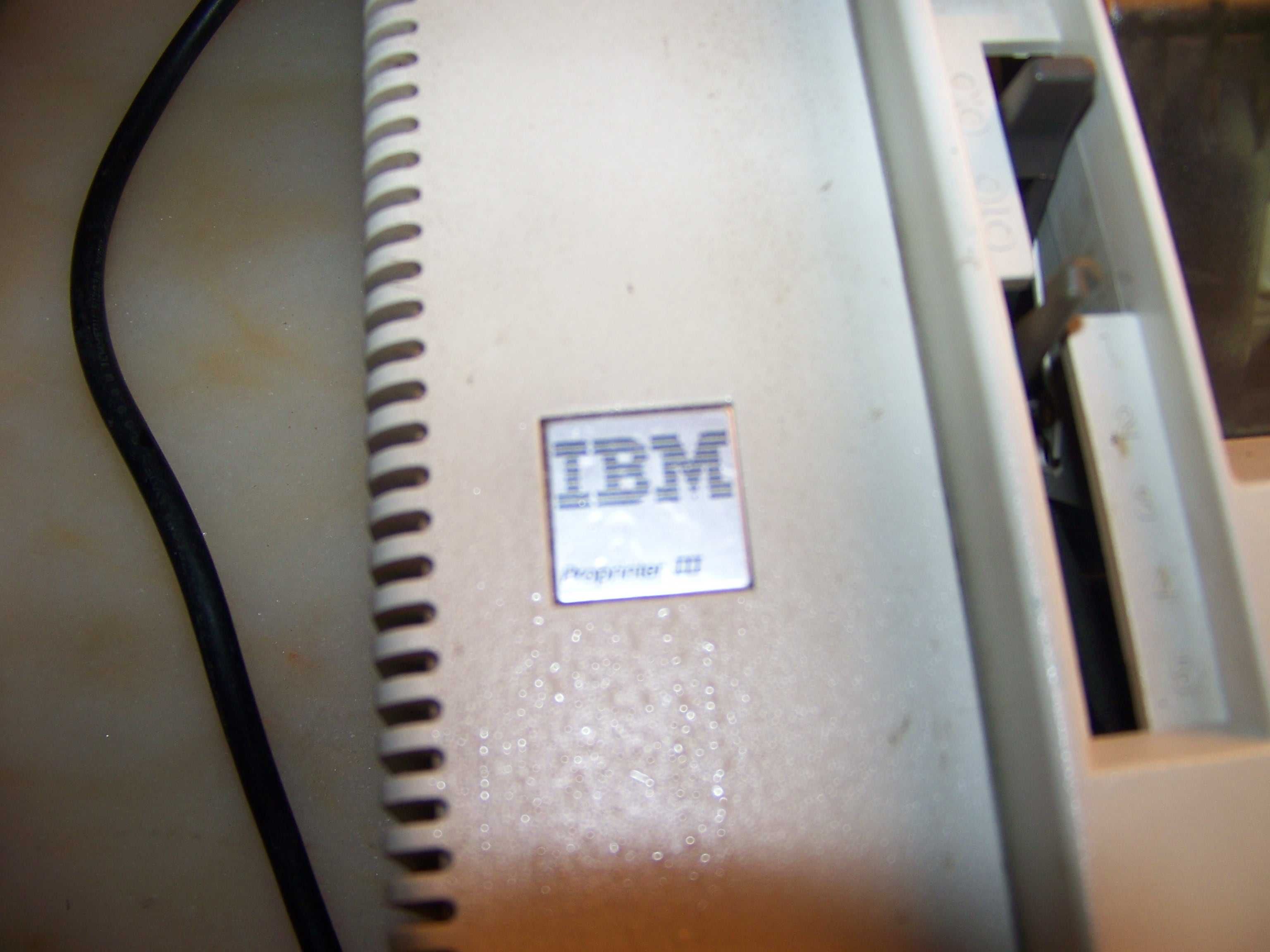 impressora antiga IBM proprinter III