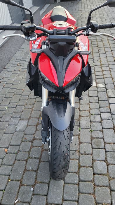 Honda CB 1000 Hornet po slizgu