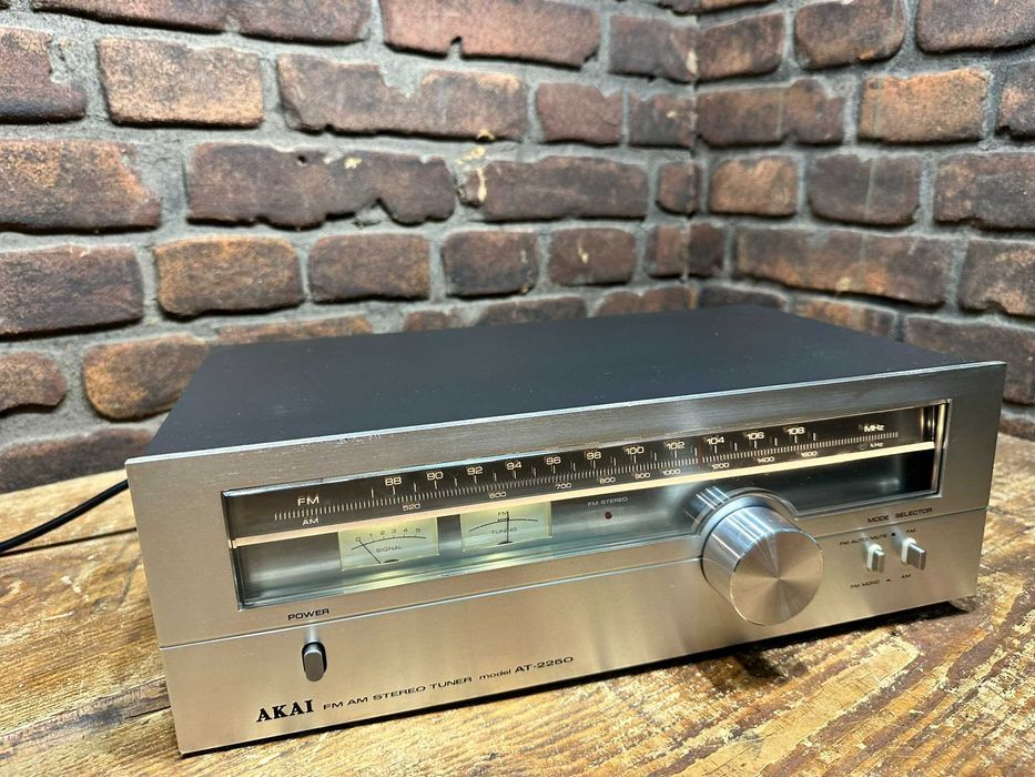 Tuner Radiowy Akai AT-2250