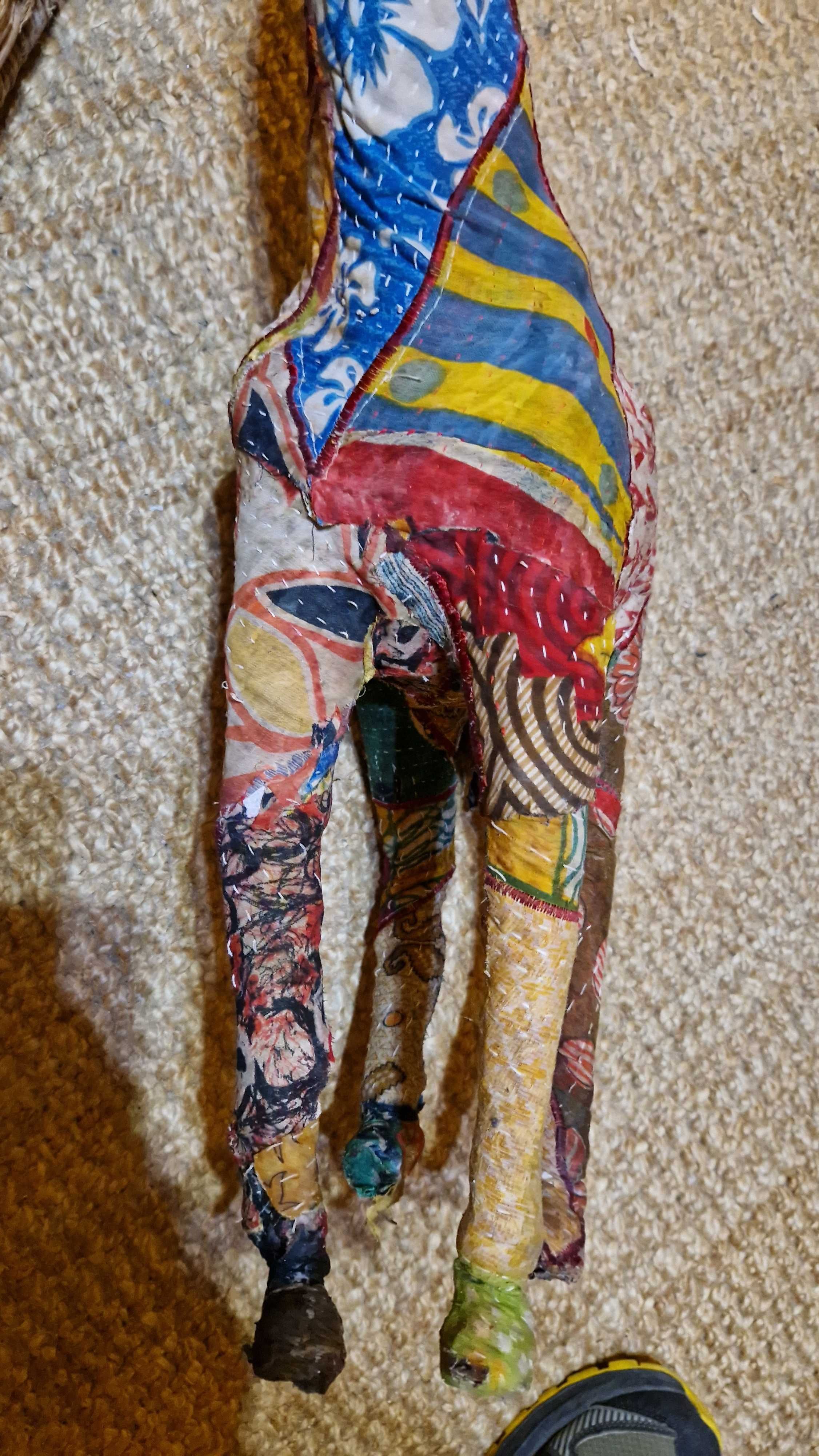 Girafa decorativa de teciso - retalhos