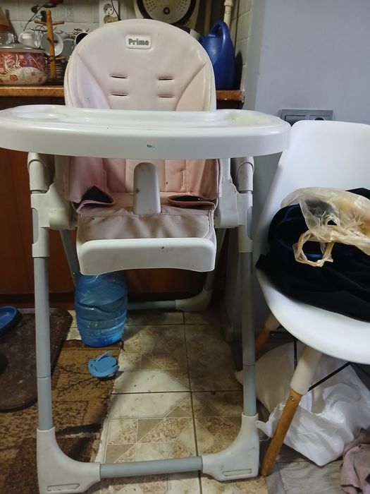 Стіл для годування