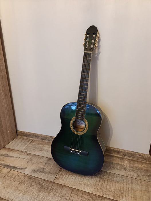 Gitara akustyczna z pokrowcem