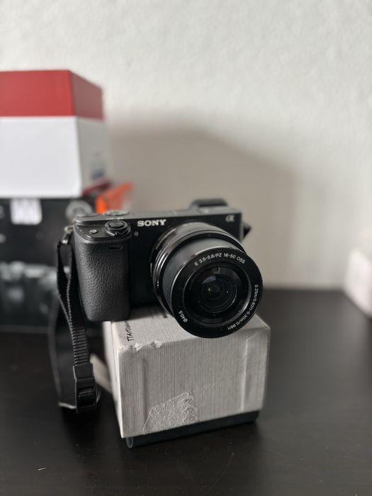 Sony a6400 + 3 objetivas + cartão de memória 256 GB