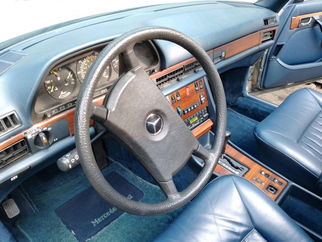 Mercedes w126 sedan