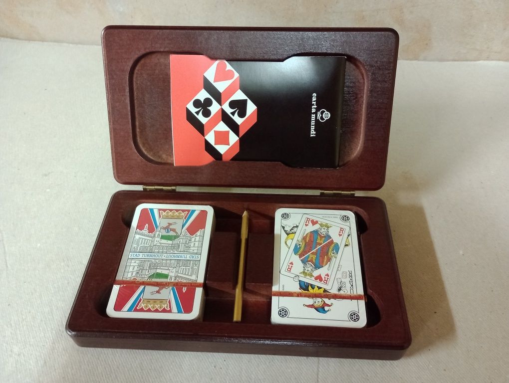 Piękny zestaw do pokera kart drewniane