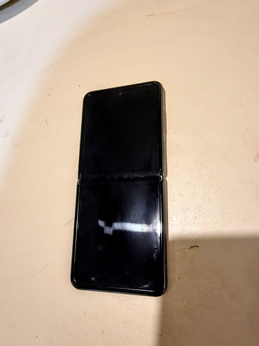 ZFlip 2 на 256 ГБ 5G снапдрегон 865