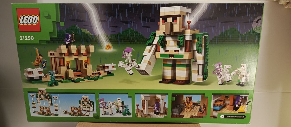 LEGO 21250 Minecraft