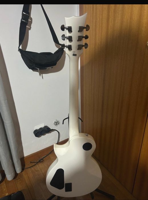 Harley Benton SC-1000 com Pickups Ativos