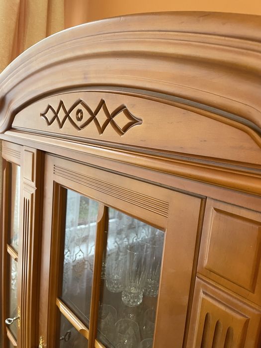 Zestaw mebli do jadalni, stół rozkladany z regulacja wysokosci