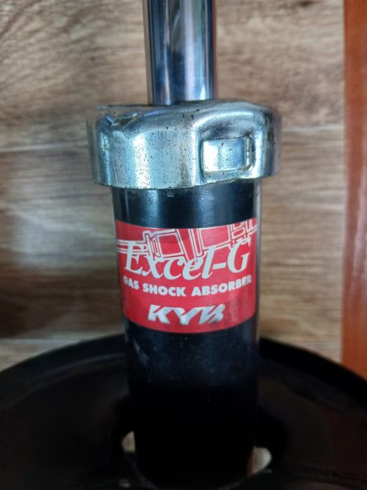 Амортизаторы передние левый+правый (газ-масло) 333418;417 KYB  Тайланд