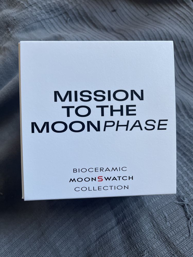 Swatch omega moonswatch moonphase snoopy