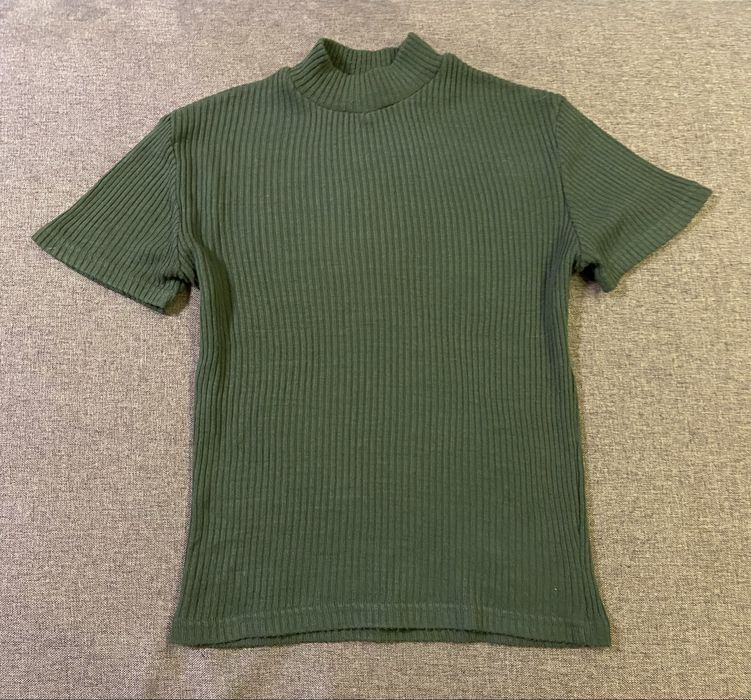 Футболка хакі, безрукавка