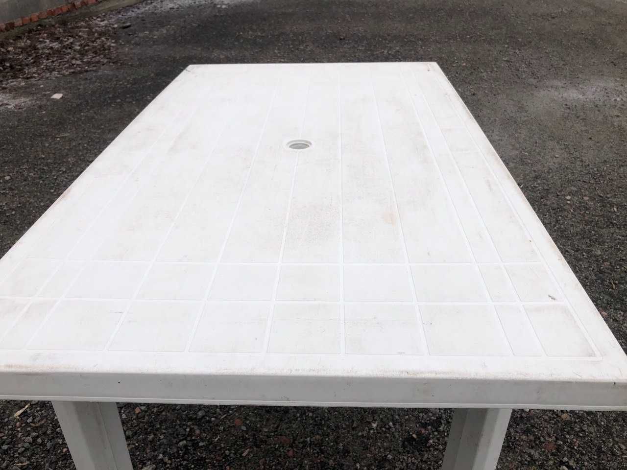 Стол обеденный уличный/для дачи из пластика б.у